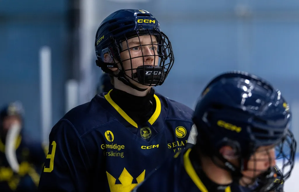 Ville Finnström under en internmatch med Svenska U17-landslaget i ishockey den 2 augusti 2025 i Katrineholm