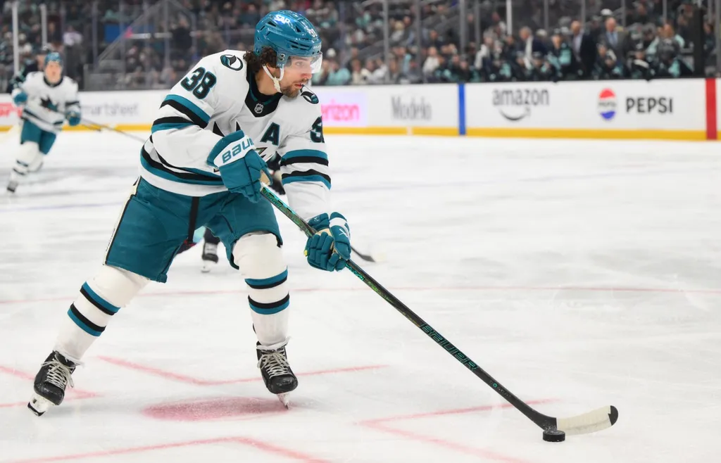 Mario Ferraro har gått under radarn i San Jose Sharks