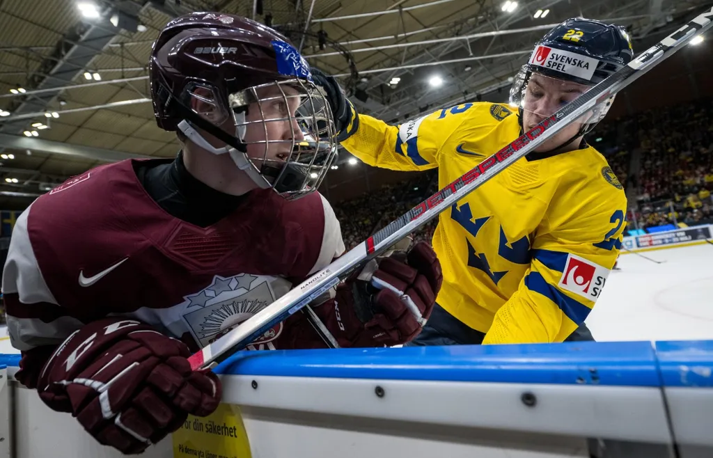 AIK:s Darels Uljanskis är Lettlands toppback och gör sitt andra Junior-VM