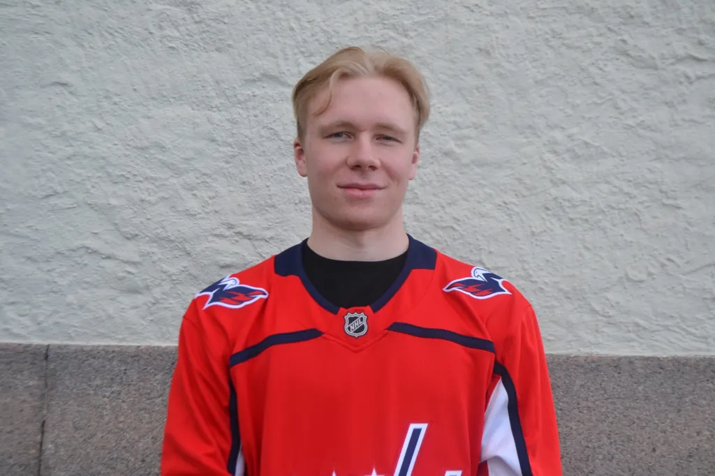 Milton Gästrin tillhör Wahsington Capitals. Men det blir fortsatt spel i Sverige kommande säsong