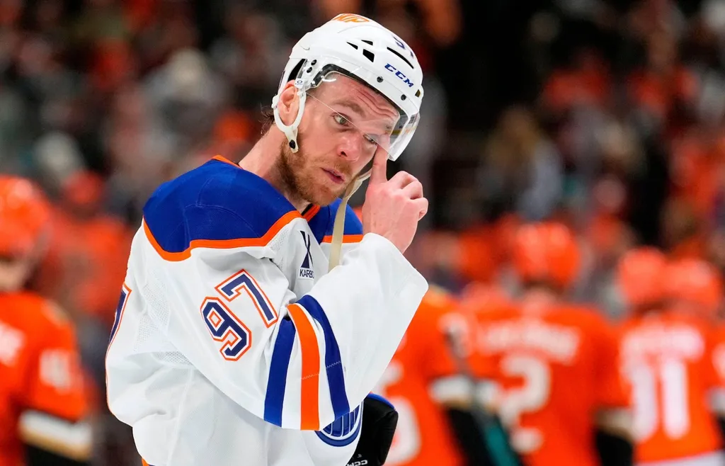 Connor McDavid deppar efter Edmonton Oilers utträde ur Stanley Cup-slutspelet