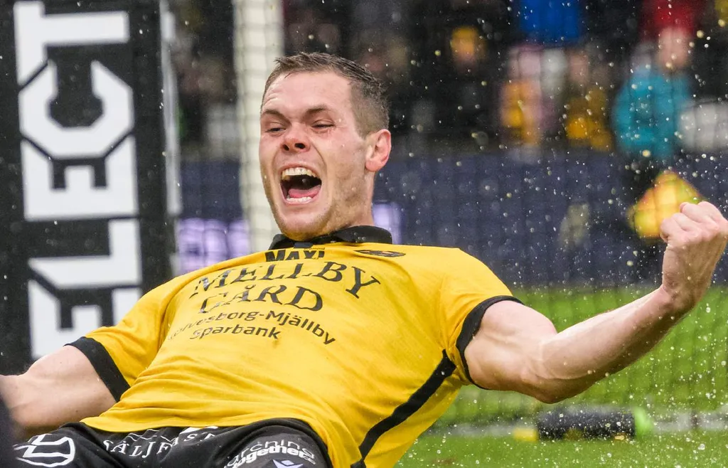 Jacob Bergström firar 1–0 målet i matchen mot Elfsborg