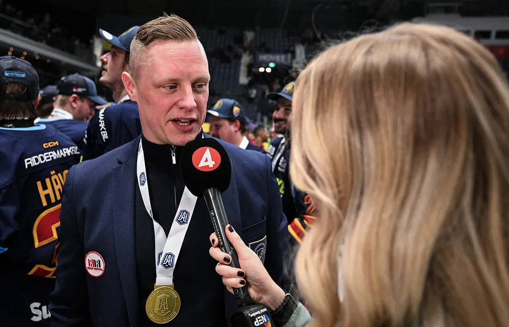 Robert Kimby intervjuas i TV4 efter säkrade SHL-platsen