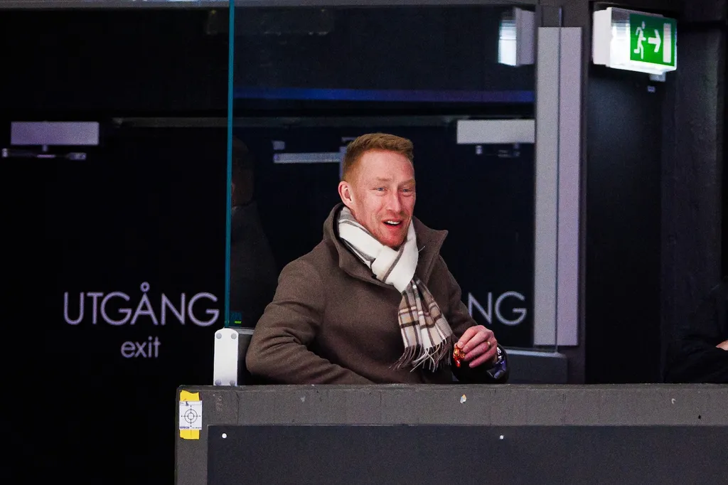 Jörgen Jönsson på Örebros match efter att ha fått sparken av Färjestad