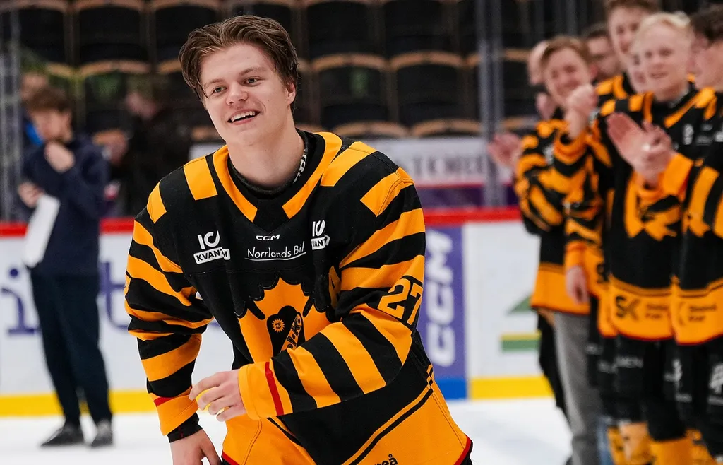 Oskar Vuollet firar JSM-guldet 2024: