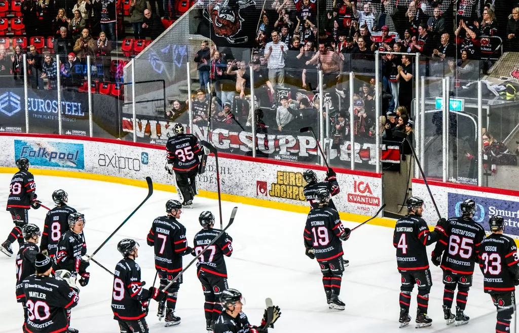 Nybro har börjat etablera sig i Hockeyallsvenskan och Mikael Aaro vill fortsätta vara en del av klubbens resa