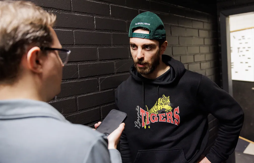 Jack Kopacka intervjuas av hockeysverige.se's Måns Karlsson