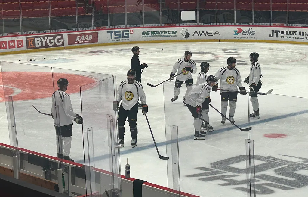 Luke Witkowski var på is med sina nya lagkompisar