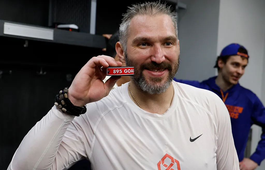 Aleksandr Ovetjkin med pucken som säkrade rekordet