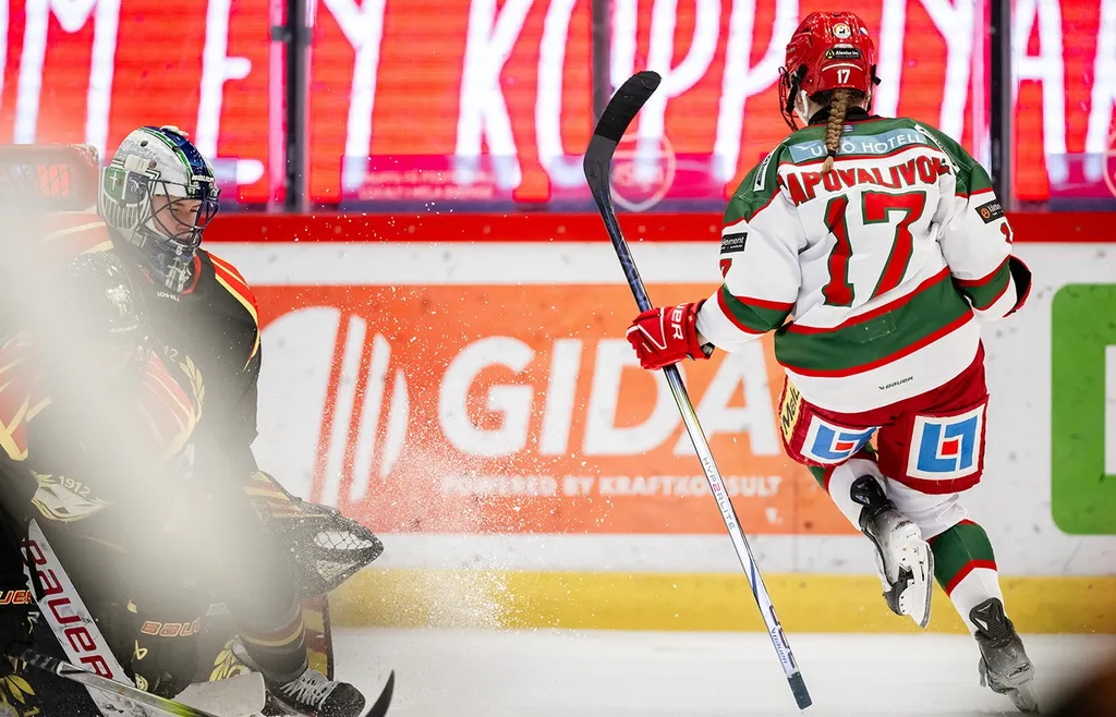 Adéla Šapovalivová jublar i SDHL-mötet med Brynäs 1/11