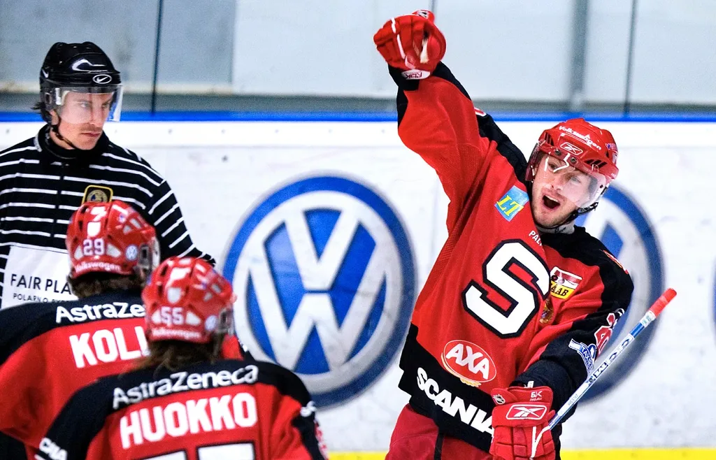 Miroslav Zalesak jublar efter ett mål i SSK:s tröja 2006