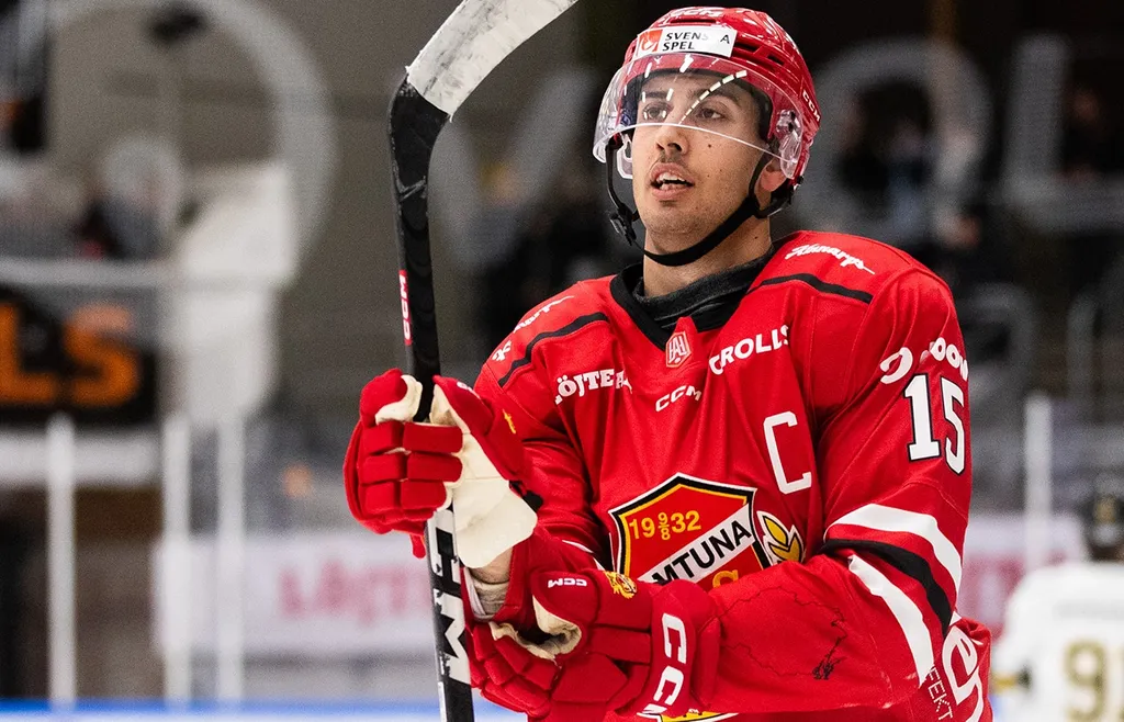 Marcus Karlström bär upp Almtunas backsida nästan helt på egen hand