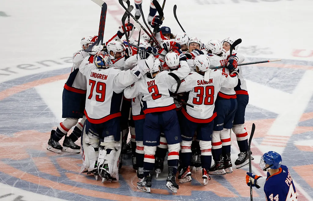 Rasmus Sandin och hela Washington Capitals firade Ovetjkins rekord