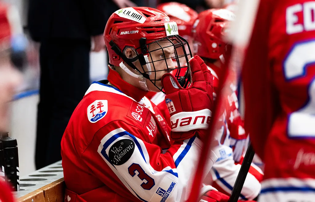 Adrian Thun-Hansson på bänken i SHL, december 2023