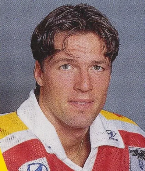 Hans Jonsson spelade alla sina 16 SHL/Elitserien-säsonger i MoDo.