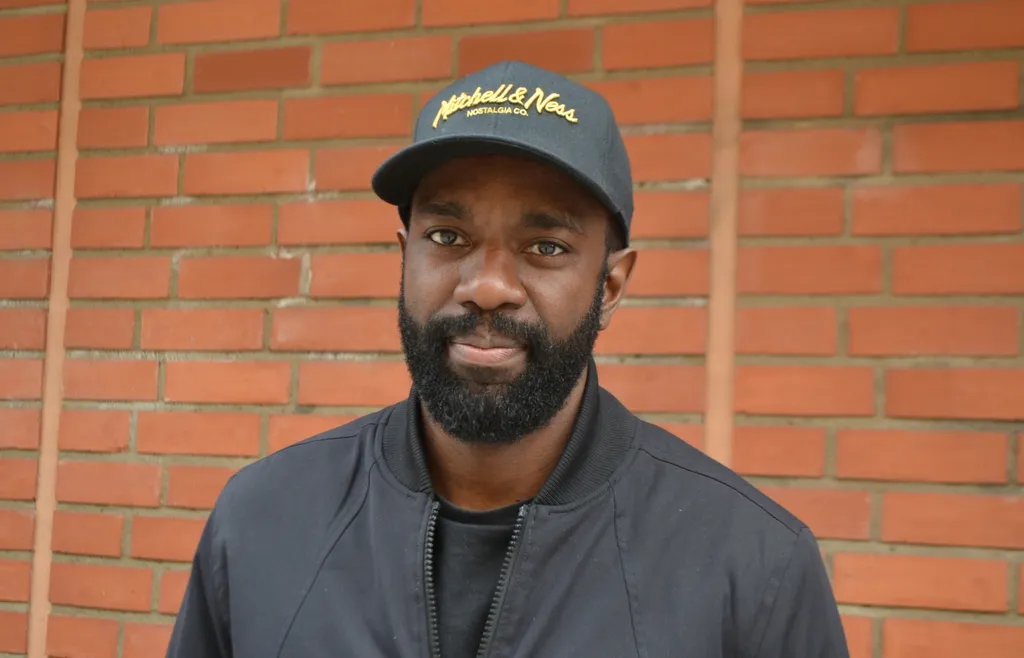 Daniel Muzito-Bagenda har skrivit på för tre år med Södertälje