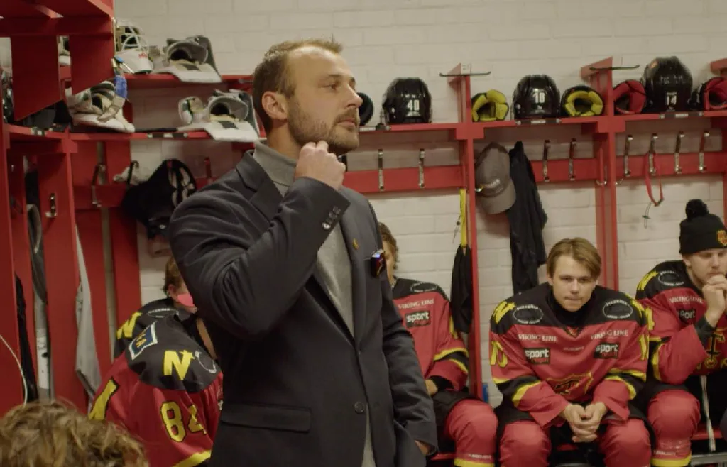 Huvudtränaren Anders Söderström i omklädningsrummet