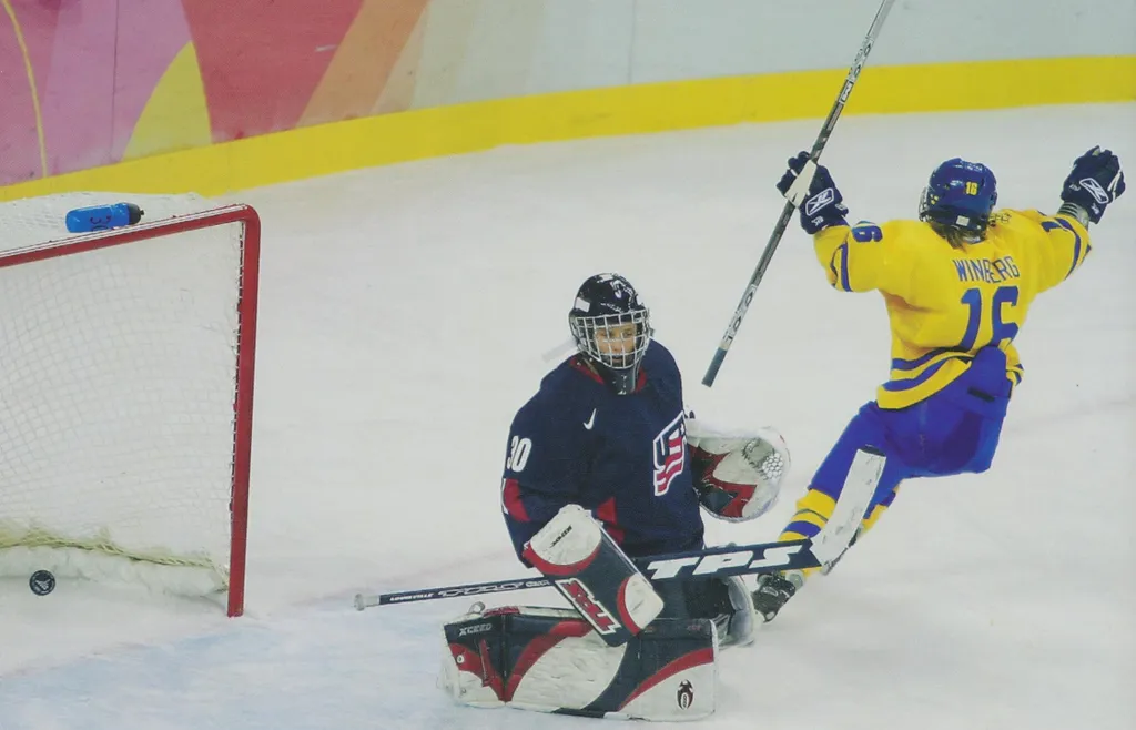 Pernilla Winberg gör mål på USA i OS 2006