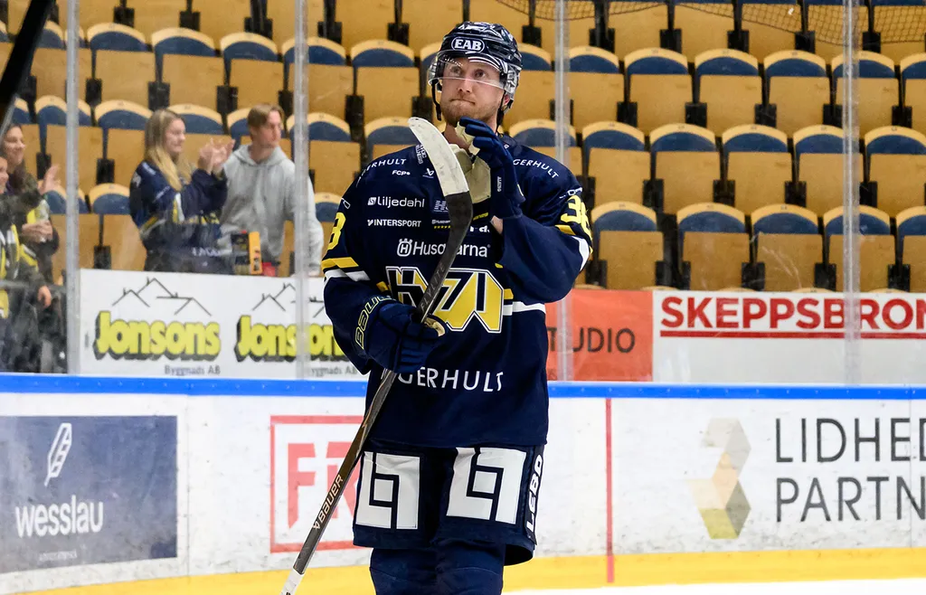 Olle Alsing och hans HV71 får fortsätta vänta på första segern. 