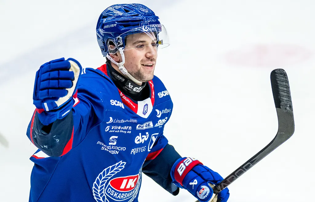 Michael Joyaux öser in mål för Oskarshamn