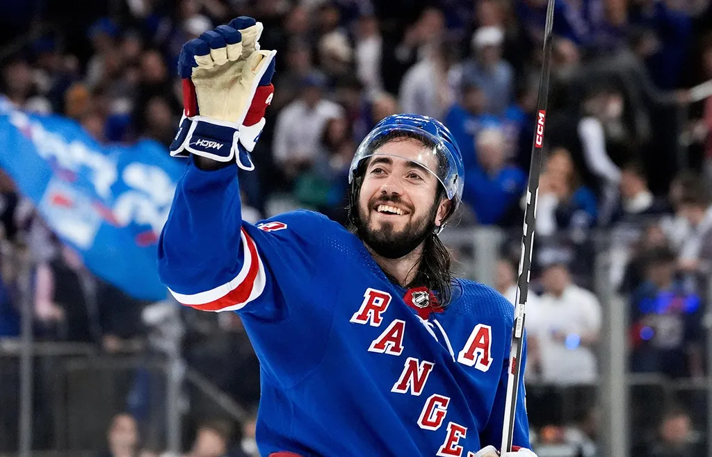 Mika Zibanejad är fortsatt med i toppen av den svenska löneligan