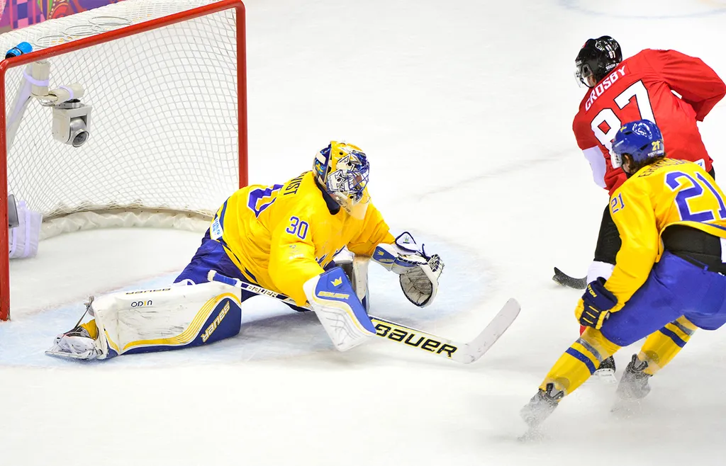Crosby överlistar Henrik Lundqvist i Sveriges mål