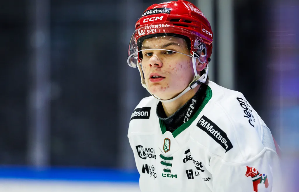 Charlie Forslund i Moras tröja