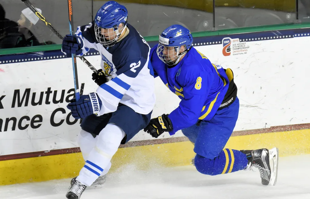 Adam Thilander i aktion under U18-VM-finalen mot Finland i Grand Forks, USA 2016.
Foto: Russell Hons / BILDBYRÅN