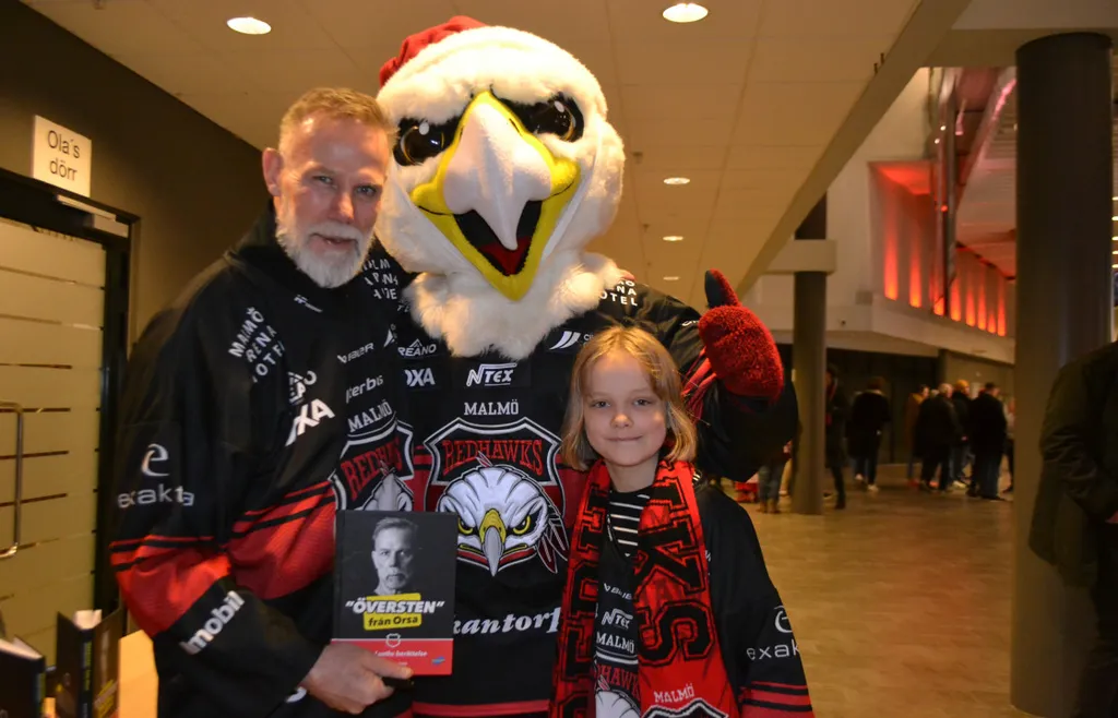 Mats Lusth med boken "Översten från Orsa"
