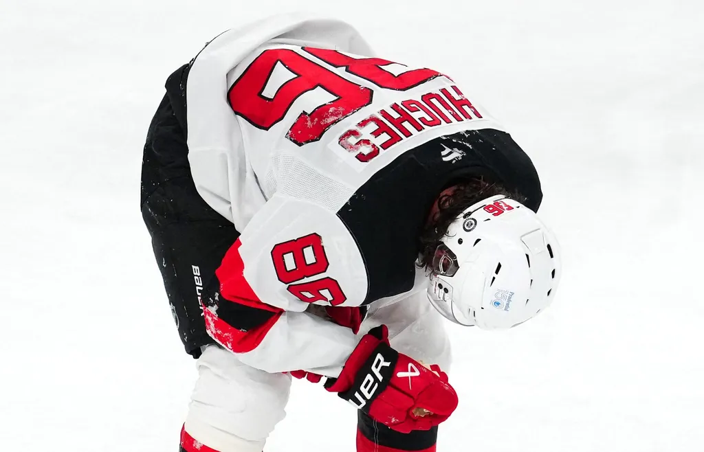 New Jersey Devils säsong sabbades i samma stund som Jack Hughes trasade sönder sin axel i mars