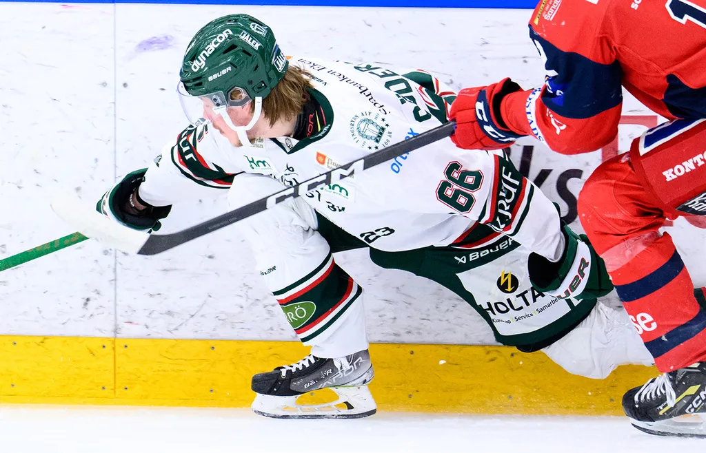 Lukas Söderlund gör comeback i Hockeytrean igen.