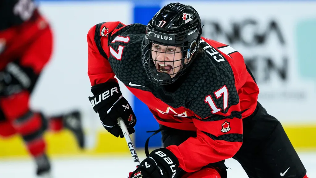 Macklin Celebrini spelade JVM med Kanada i Göteborg förra året – nu återvänder draftettan till Sverige för att spela hockey-VM