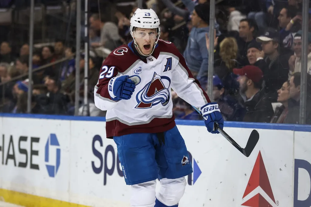 Nathan MacKinnon är Kanadas bäst betalde spelare