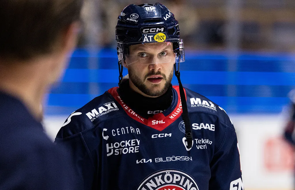 Efter elva långa månader är Theodor Lennström äntligen tillbaka igen.