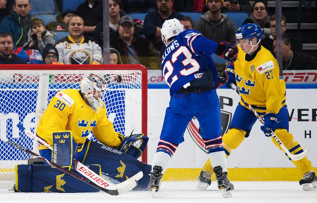 Kieffer Bellows överlistar Filip Gustavsson i JVM-semin