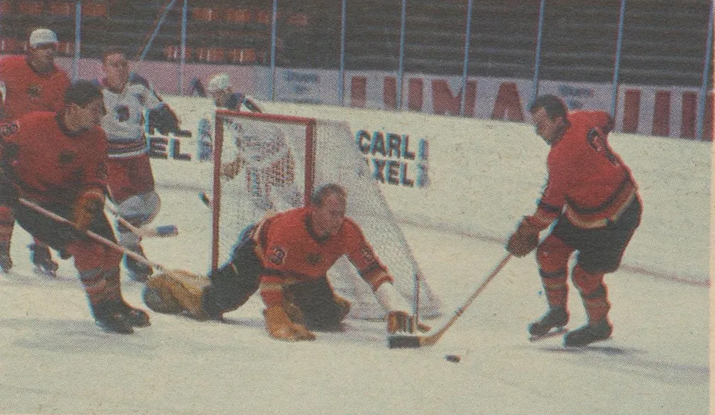 VM 1963 Västtysklands målvakter skadade. Backen Hans Nagel fick då vakta målet mot USA.