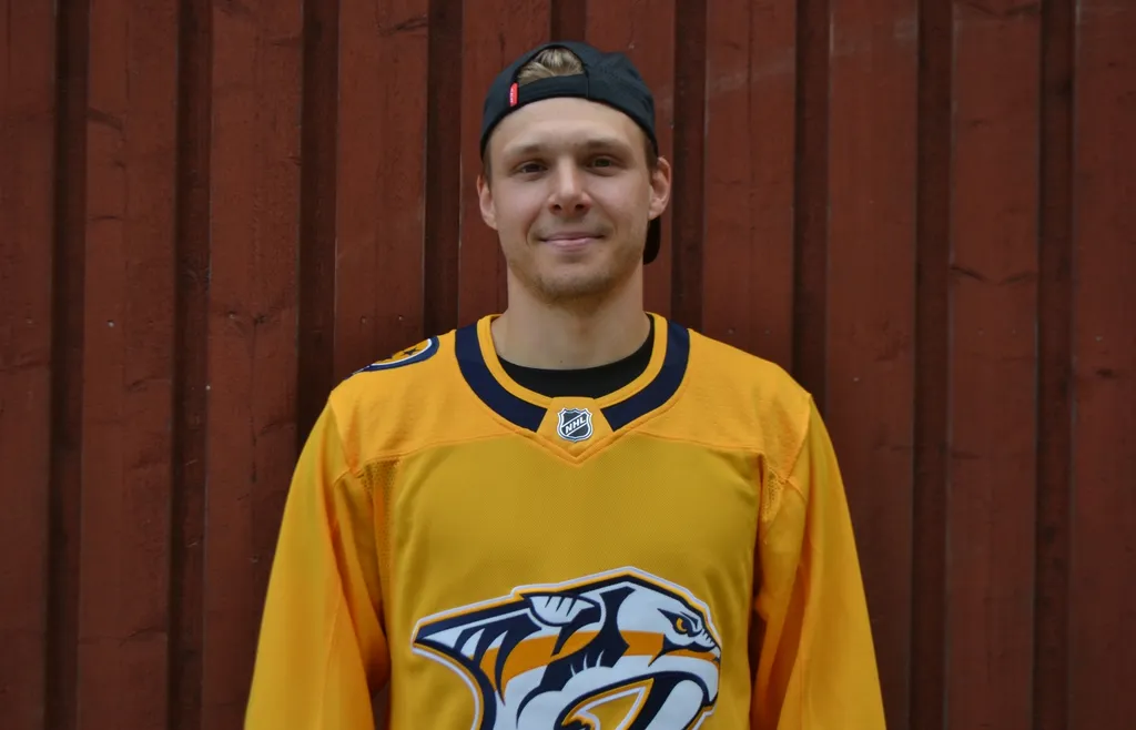 Isak Posch i Nashvilles tröja.