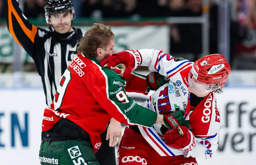 Linus Weissbach och Linus Erisson blev väldigt irriterade på varandra under den sista minuten av matchen