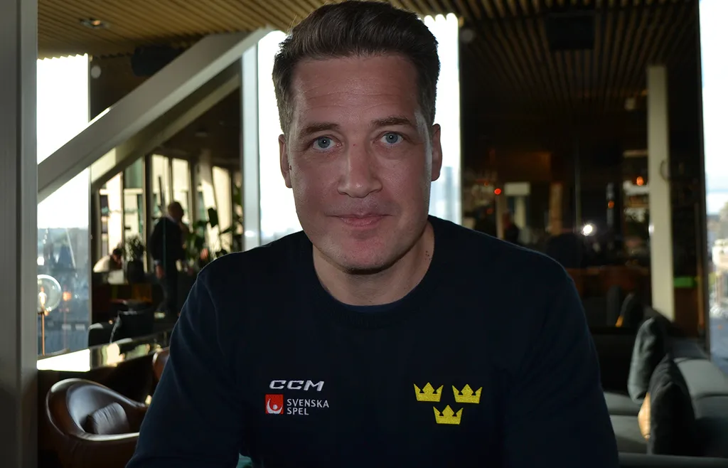 Sam Hallam har lämnat Tre Kronor.