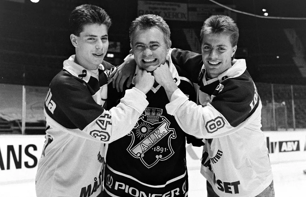 Lars-Gunnar Jansson när han var tränare i AIK – och sönerna Stefan och Magnus spelade i Djurgården