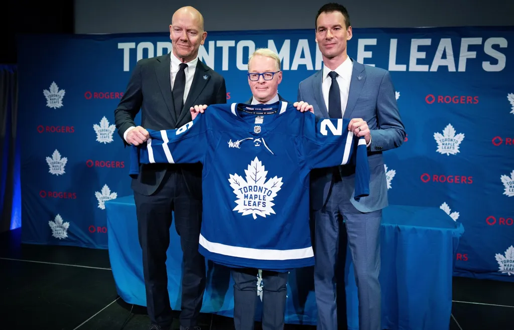 Toronto Maple Leafs vd Keith Pelley tillsammans med Mats Sundin och John Chayka under gårdagens presskonferens