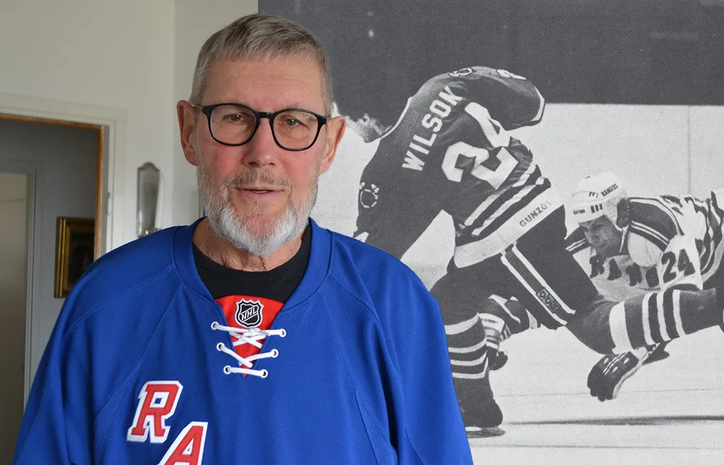 Kent-Erik Andersson i Rangers-tröjan (till höger mot Doug Wilson).