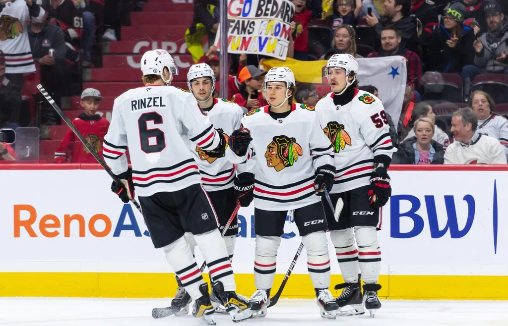 Connor Bedard är omgiven av många unga talanger, men Chicago Blackhawks är fortfarande ett mediokert lag