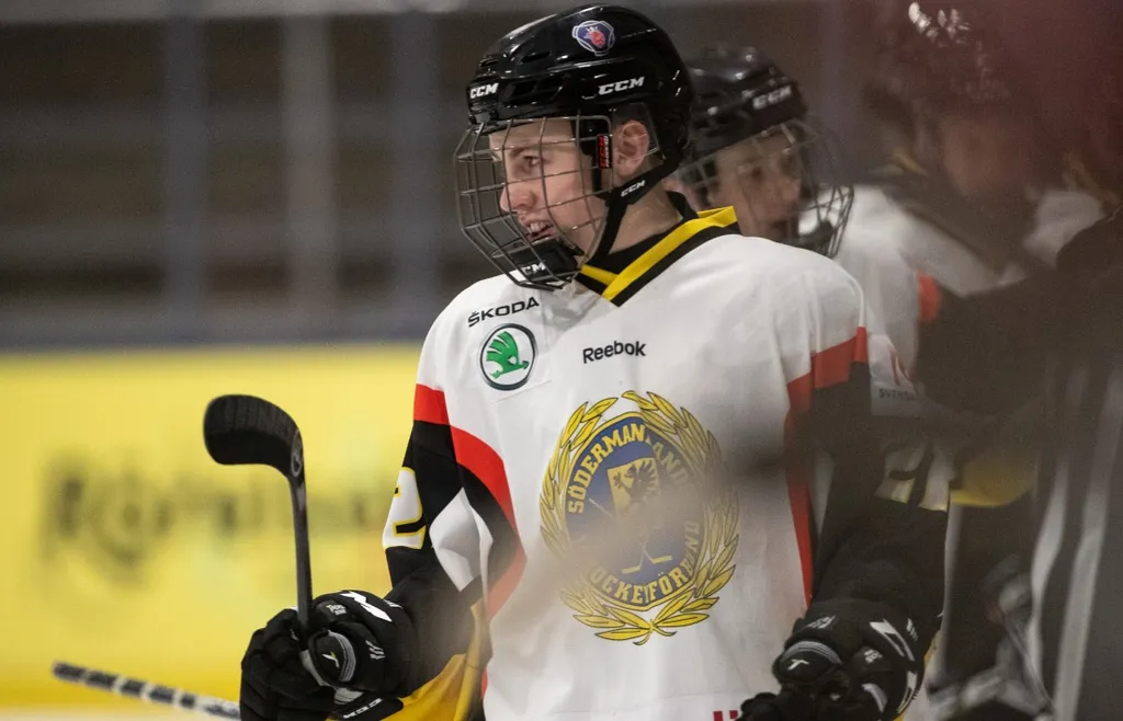Jonathan Lekkerimäki jublar efter ett mål i TV-pucksturneringen 2019