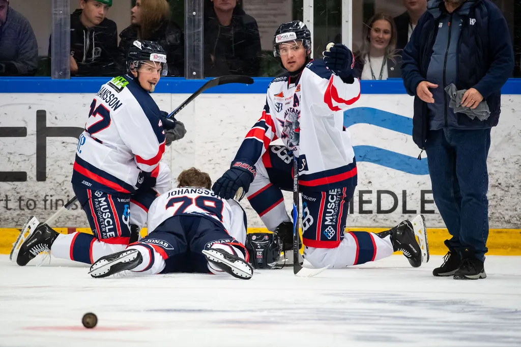 Tom Johansson lämnade Halmstads premiär med frakturer i ansiktet