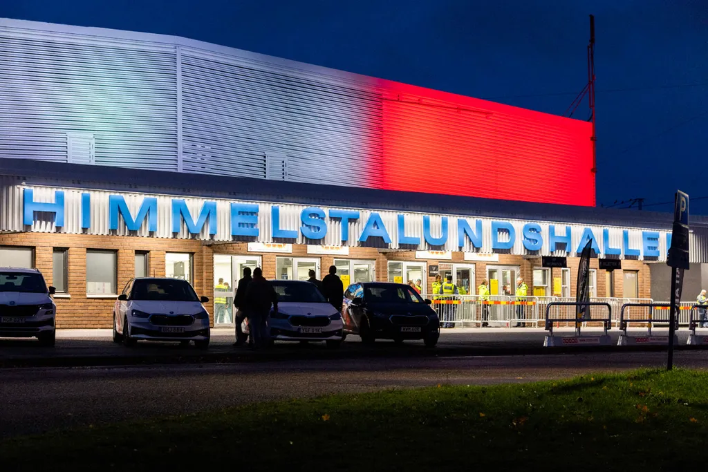 Det finns enklare ställen att spela hockey på än i Himmelstalundshallen