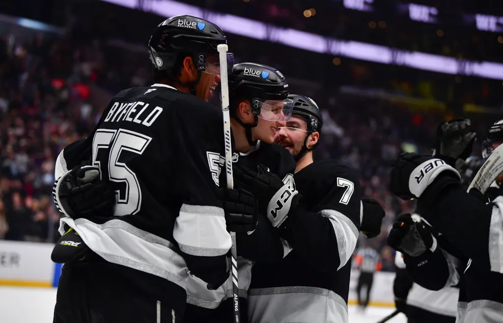 Det har blivit ett mål och fyra assist på 23 matcher med Los Angeles den här säsongen för Jacob Moverare