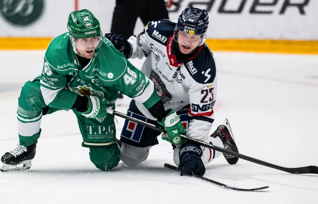 Johan Johnsson (höger) blir kvar i Linköping säsongen ut.