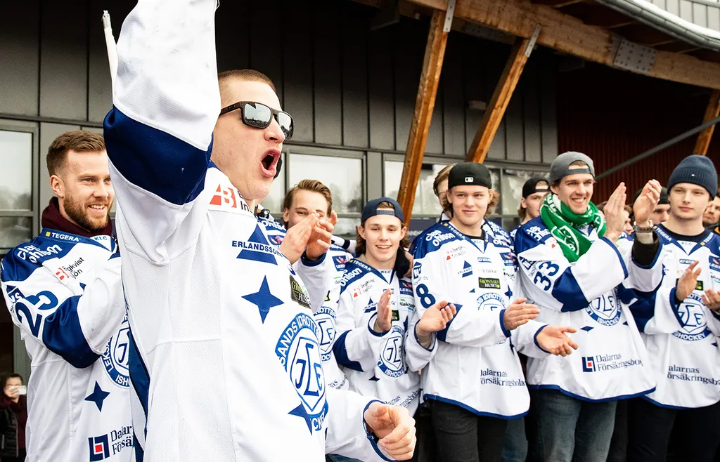 Martin Karlsson firar dagen efter uppflyttningen till SHL blivit klar 2019