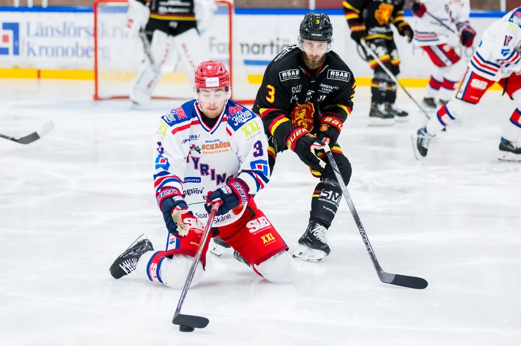 Max Kroon är en av sju backar på kontrakt